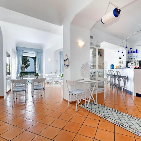 מלון Panorama Palace 4*