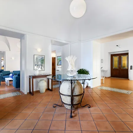 מלון Panorama Palace 4*