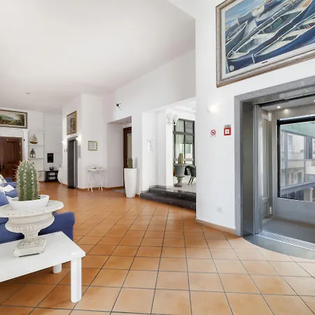 Panorama Palace מלון