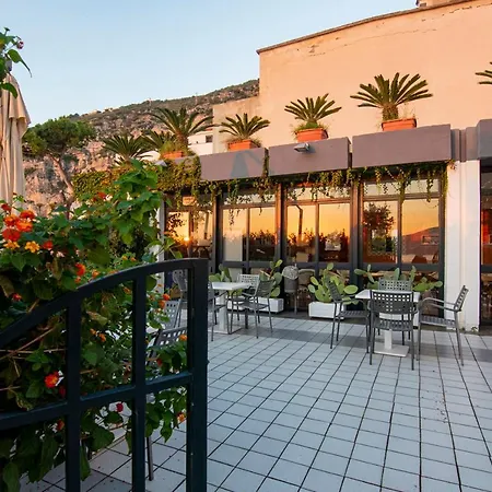 Panorama Palace מלון